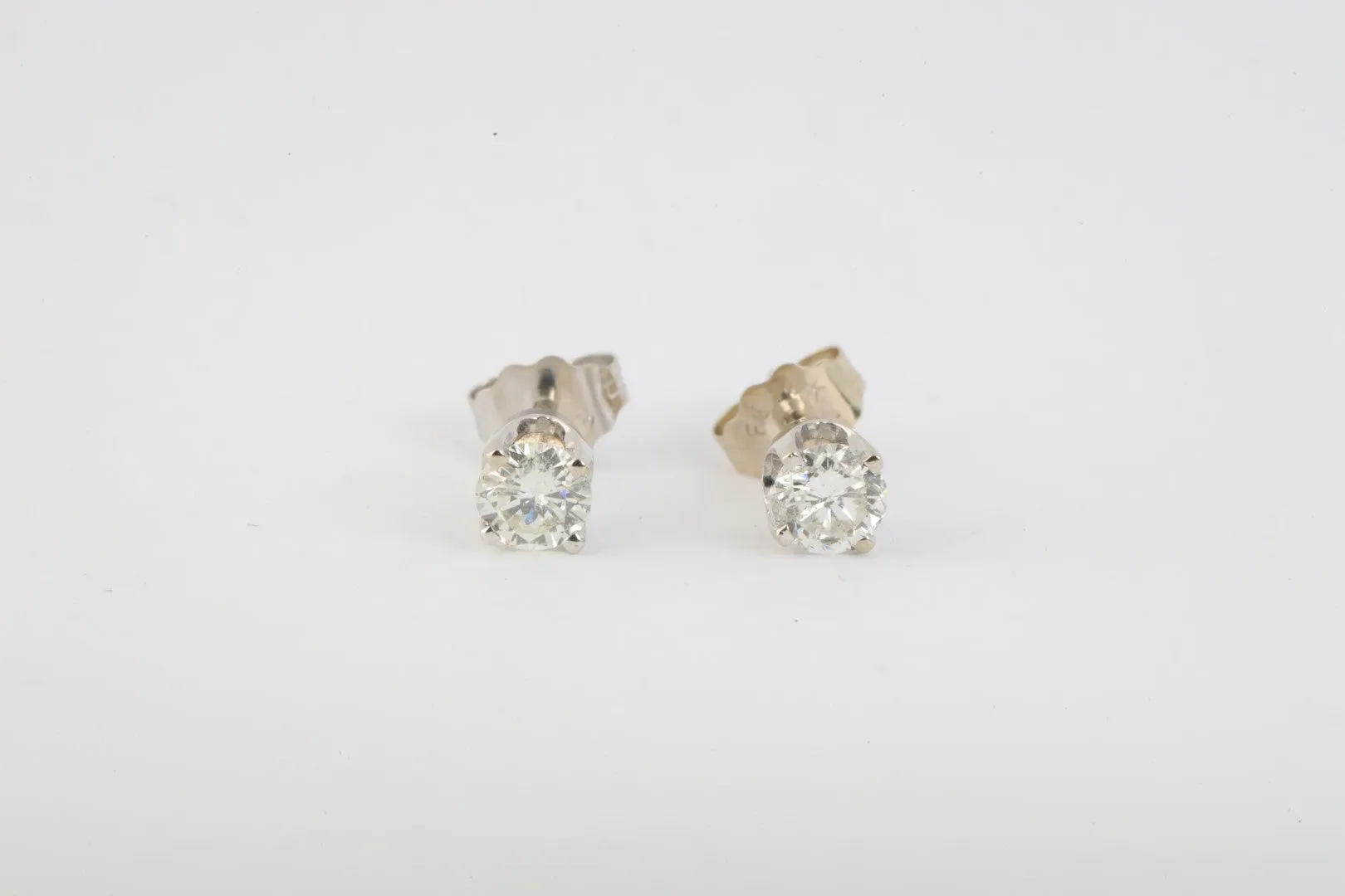 14k White Gold 0.50tcw Diamond Stud Earrings (0.86g.)