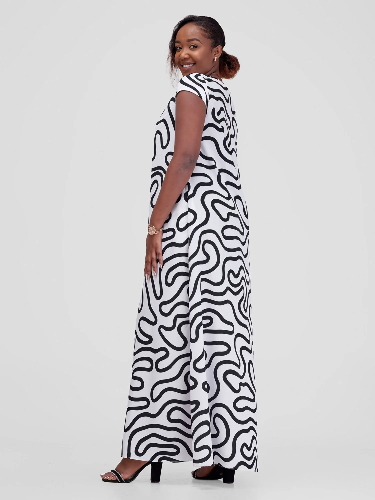 Vivo Sakari Cap Sleeve Maxi Dress - White / Black Kari Print